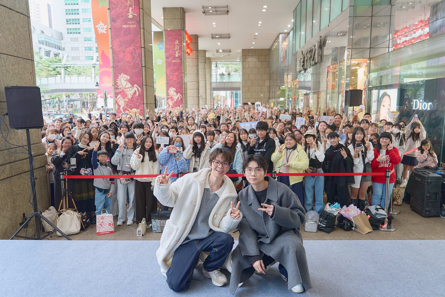 黃氏兄弟擔任香氛一日店長。（圖／EASE香氛提供）