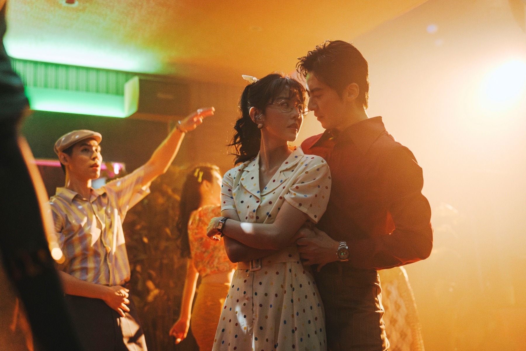 邵雨薇（左）和李國毅上演複雜情感糾葛。（圖／一念電影提供）