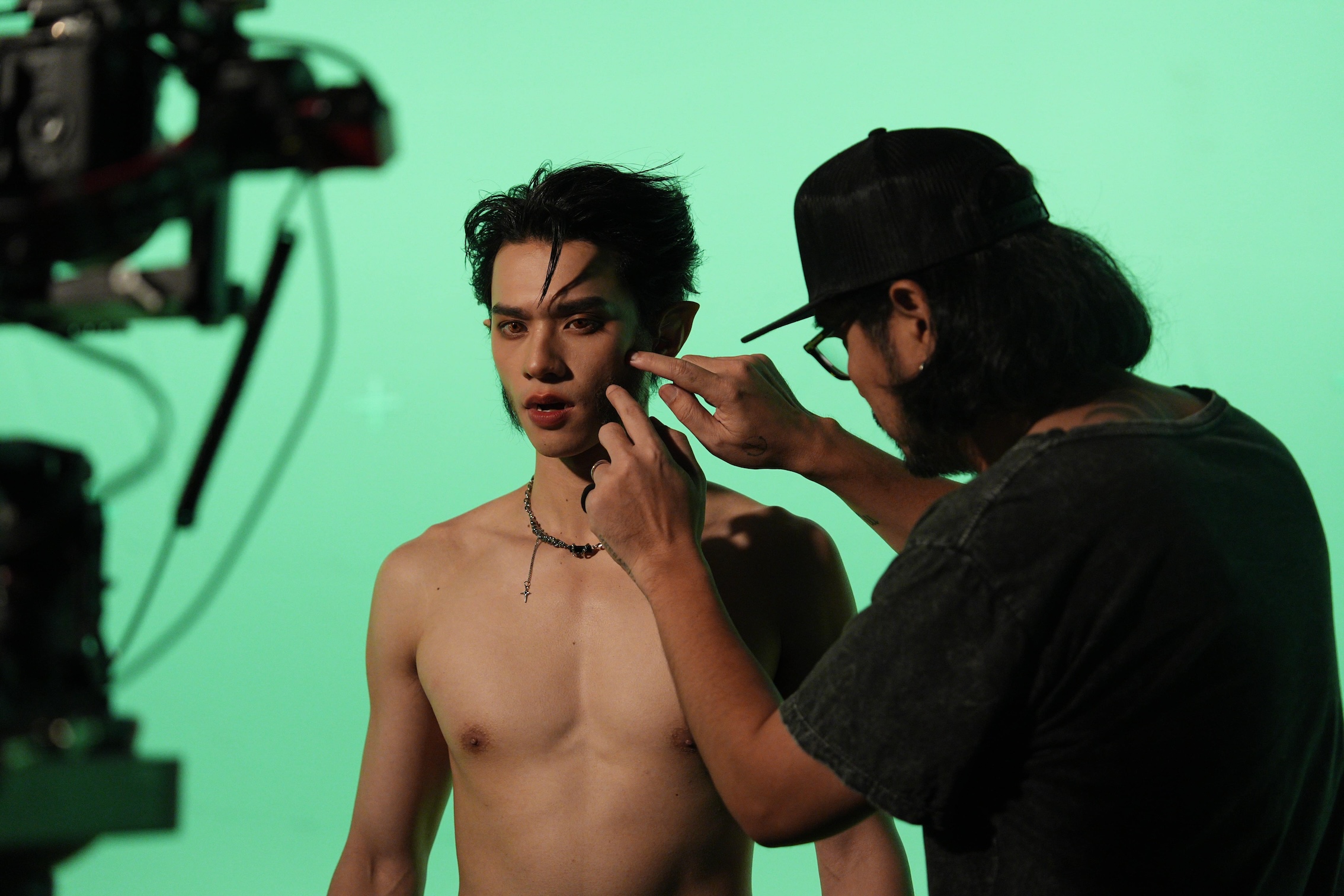 泰星Keng《泰殺歌后戰》中大方展現精實胸肌腹肌。（圖／威視提供）