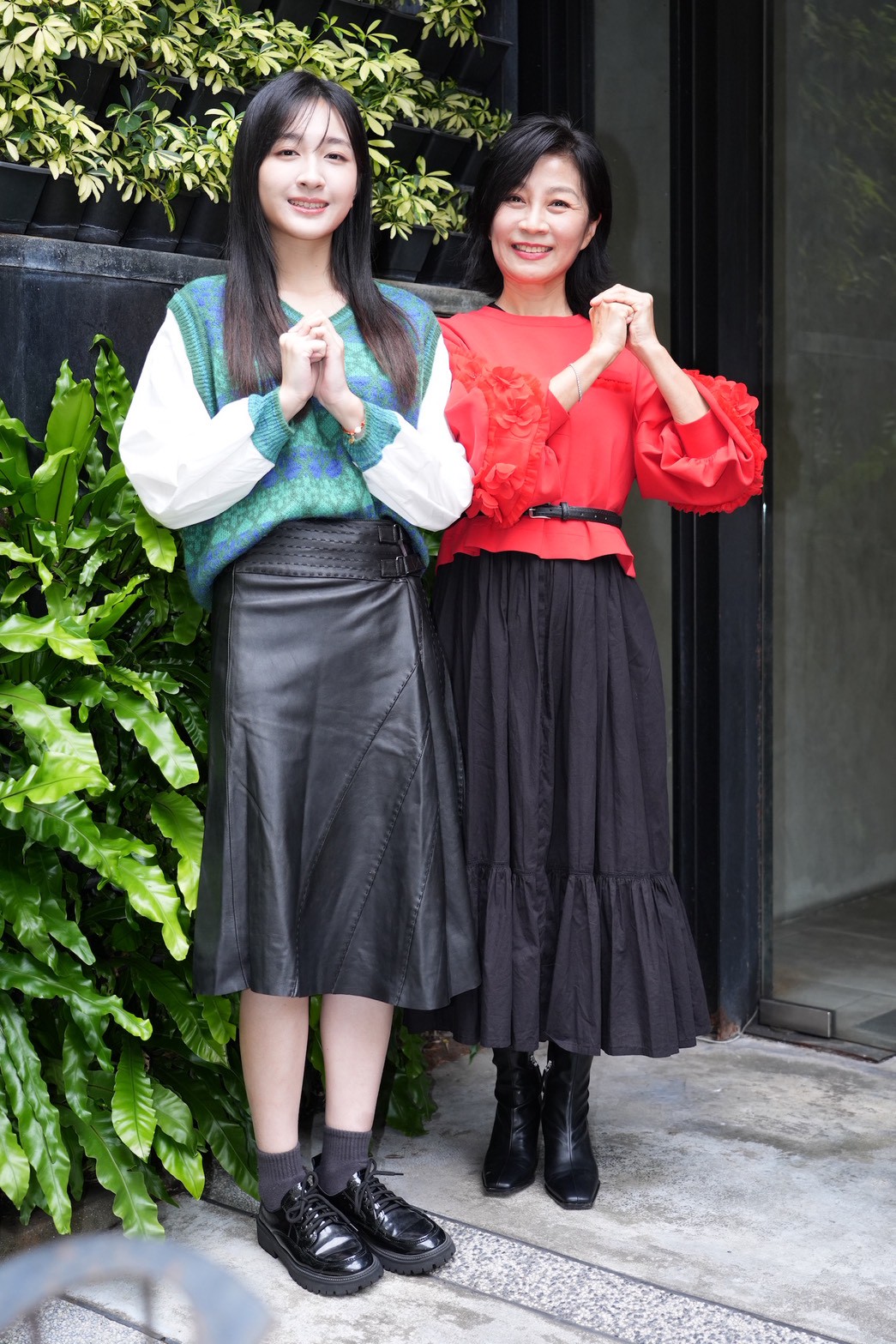 方文琳（右）帶著女兒于齊薇一起受訪。（圖／記者許方正攝）