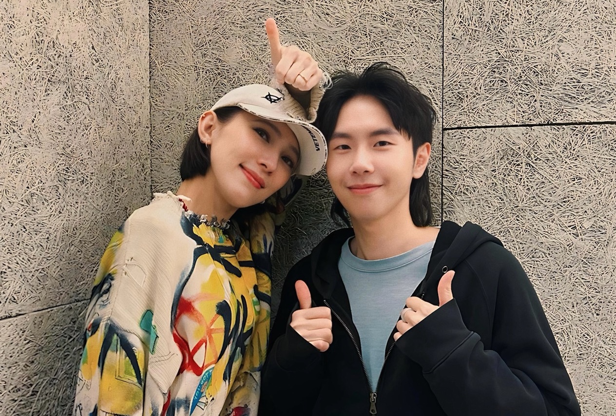 戴佩妮（左）是黃則翔的恩師。（圖／黃則翔提供）