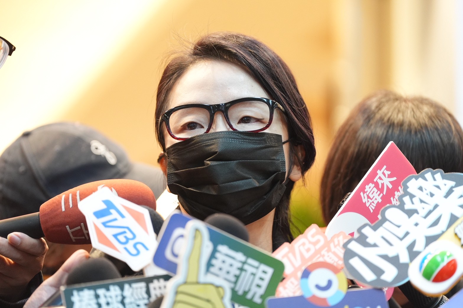 陶晶瑩哽咽受訪。（圖／記者陳明中攝）