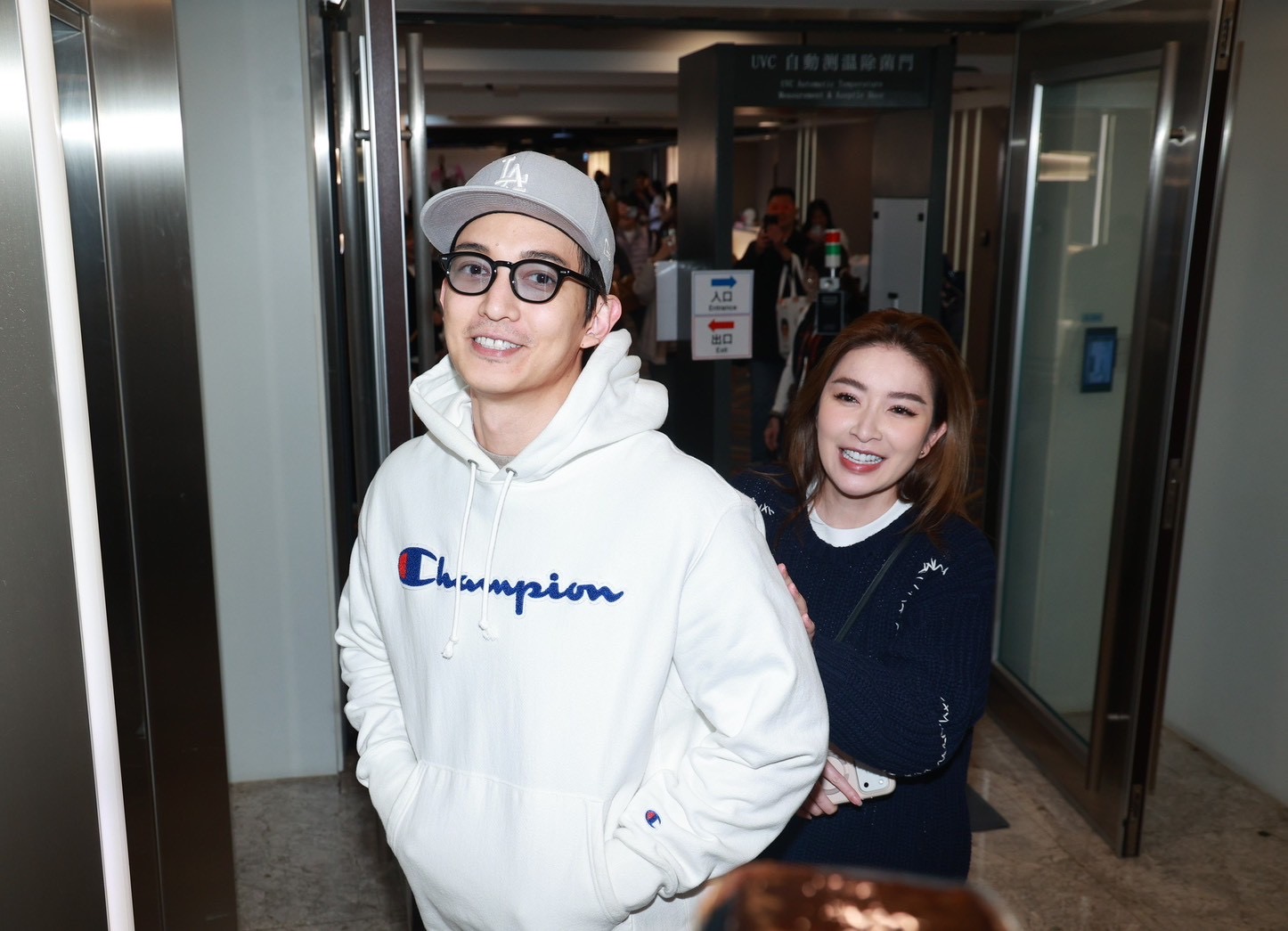 王家梁充當老婆許維恩的司機。（圖／記者陳明中攝）