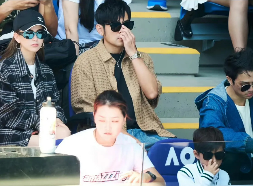 Romeo被拍到正面臉照。（圖／翻攝自微博）