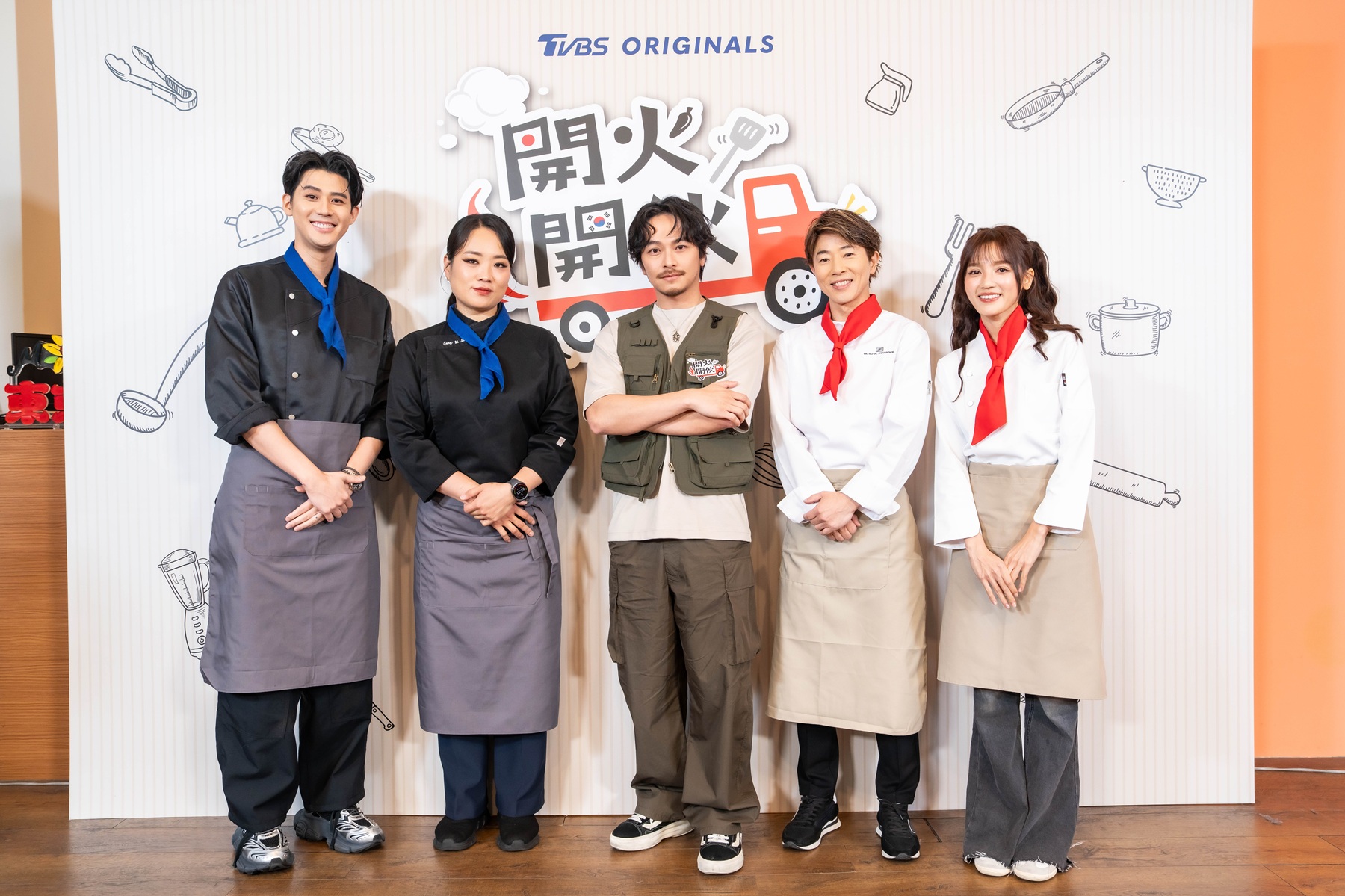 李玉璽(左起)、韓國鄭智善、楊銘威、日本川越達也及Dora謝雨芝將以餐車形式環島對決。（圖／TVBS提供）