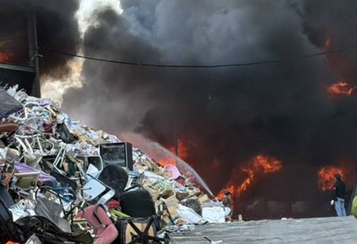 南投垃圾場大火。（圖／翻攝畫面）