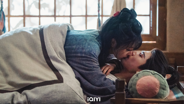 張凌赫（右）與田曦薇陳皮糖吻成名場面。（圖／iQIYI愛奇藝國際版提供）