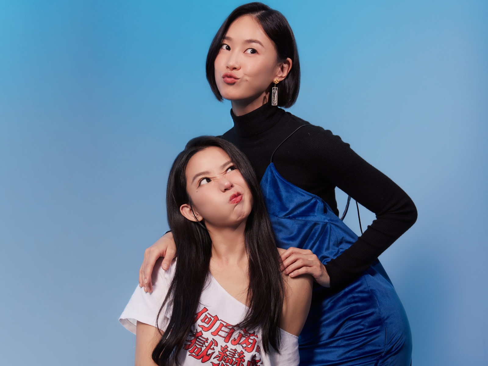 郭書瑤（左）與鍾瑶是好朋友。（圖／快電商提供）