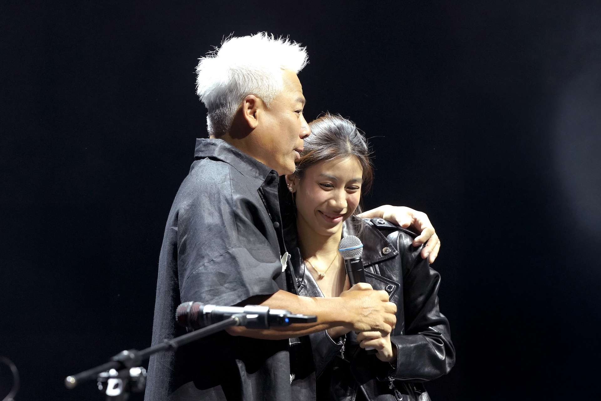 巫詠歡（右）偷偷來台給給爸爸驚喜。（圖／記者陳明中攝）