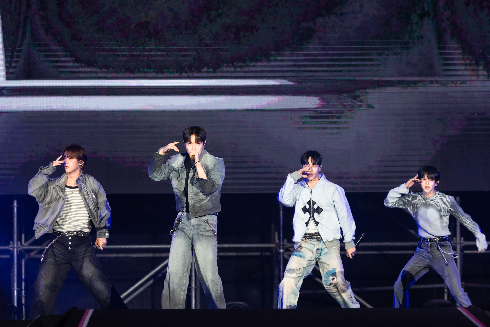 HIGHLIGHT帶來經典歌曲〈Fiction〉，掀起全場應援聲。（圖／讀者提供）