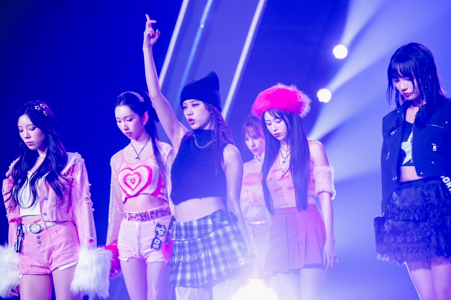 女孩挑戰經典歌曲〈Sorry, Sorry〉。（圖／緯來電視網提供）