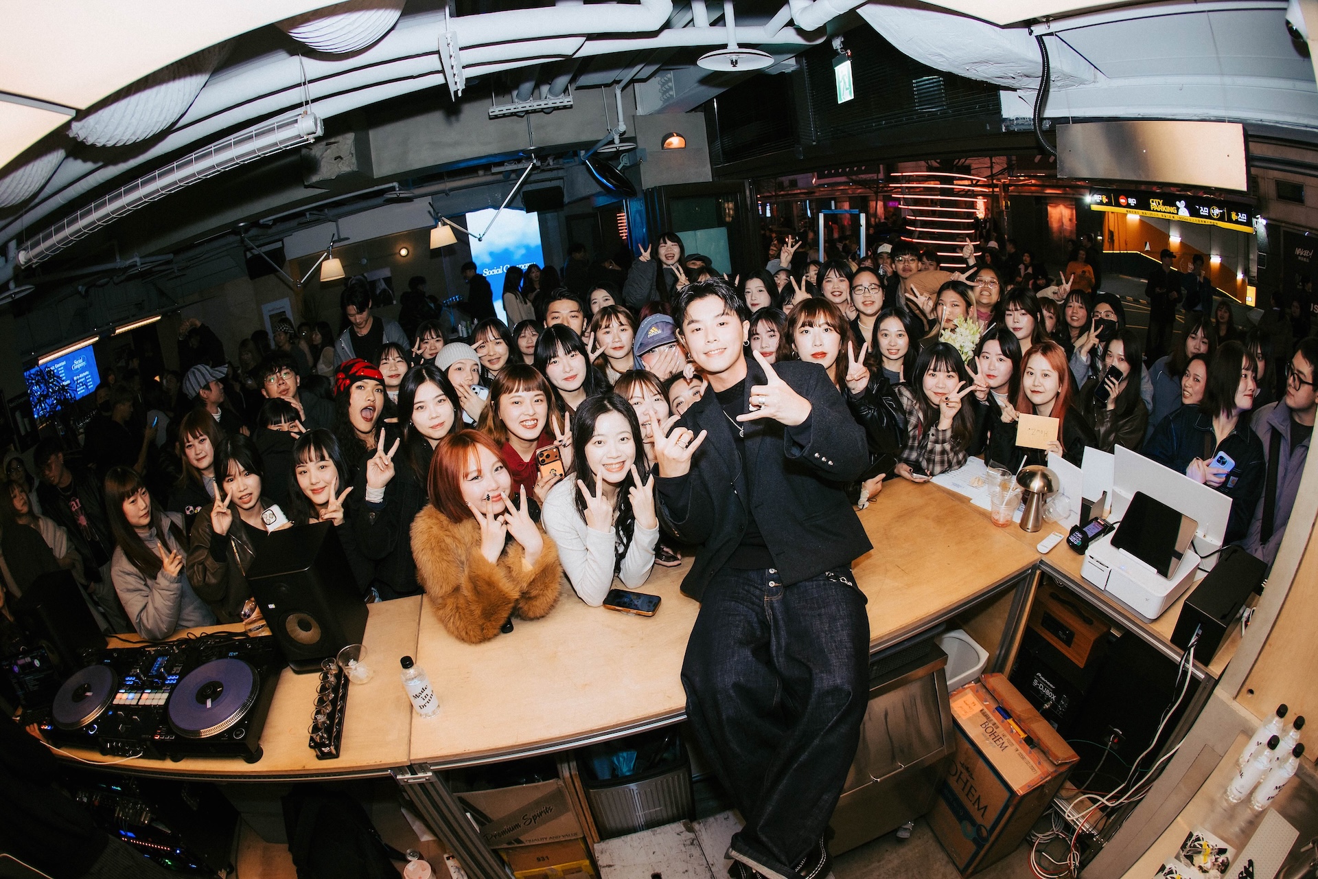 HowZ（前）很受妹妹喜歡。（圖／Light House提供）