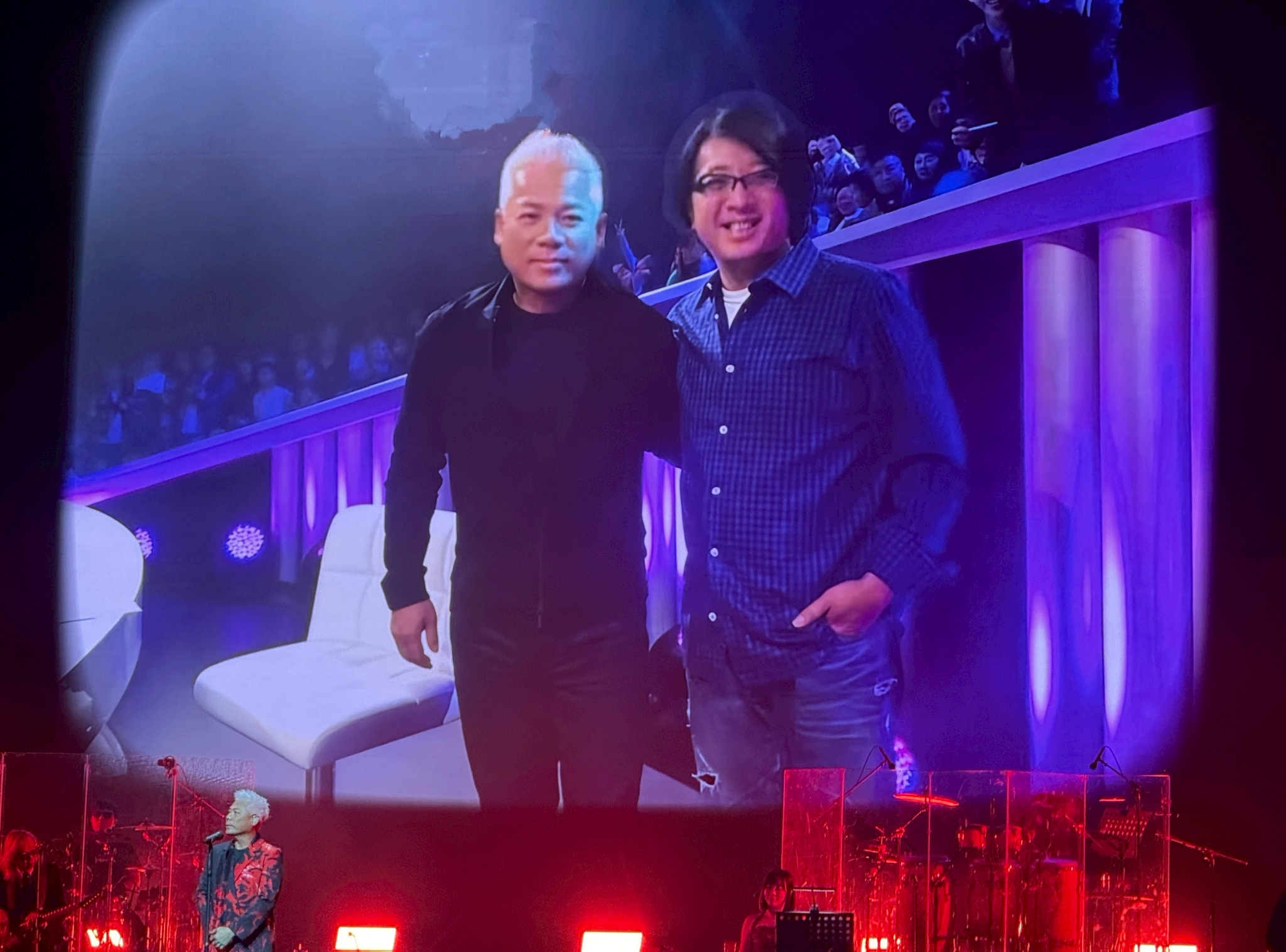 巫啓賢（左）思念好友袁惟仁哭了。（圖／記者陳明中攝）