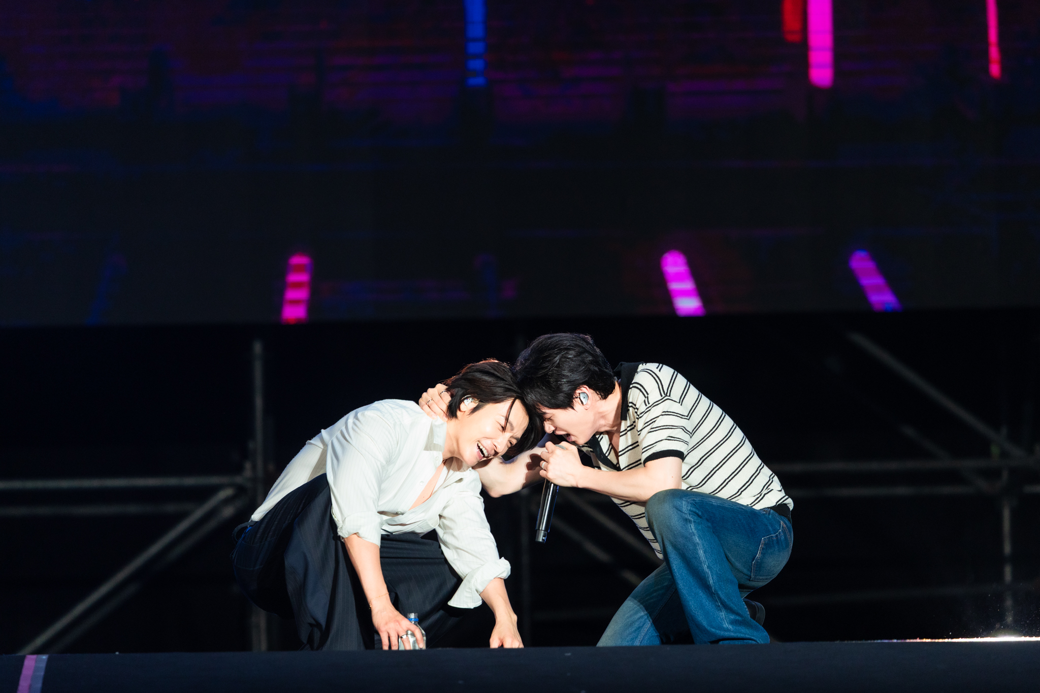 SUPER JUNIOR 東海、銀赫緊緊擁抱，掀起全場粉絲尖叫。（圖／讀者提供）