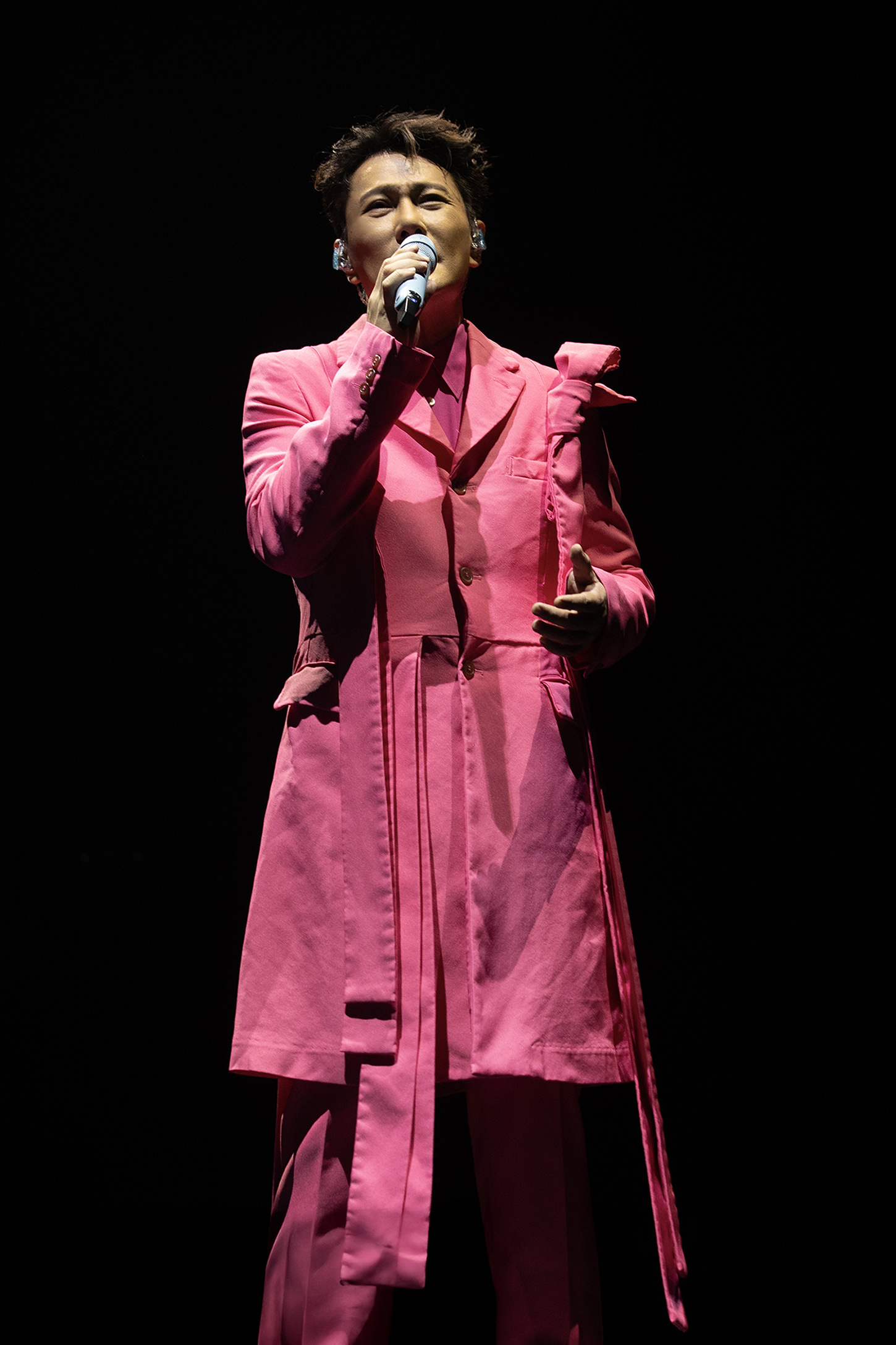 開唱適逢白色情人節，張信哲台上獻出驚喜橋段。（圖／潮水音樂提供）