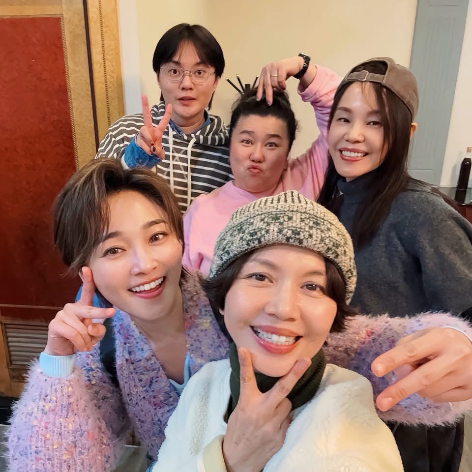 許富凱先前才跟彭佳慧、林美秀、林美秀、于子育、張文綺等人聚會。(圖/翻攝張文綺臉書))