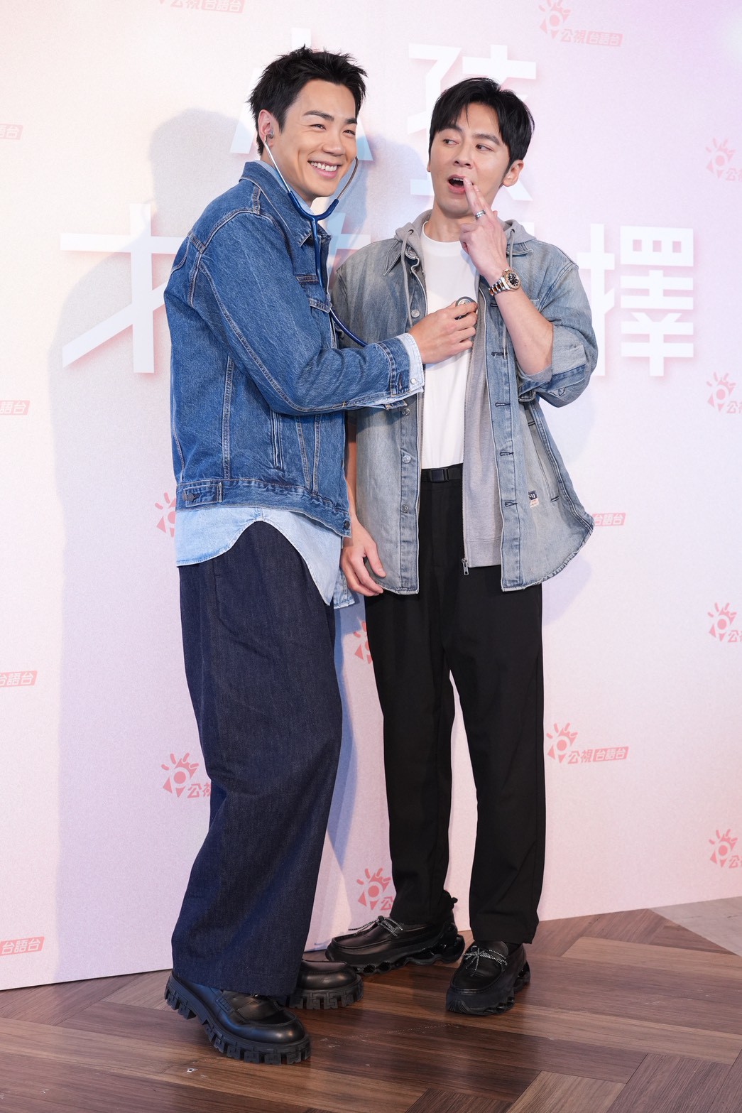 李國毅、禾浩辰劇中組男男CP。（圖／記者許方正攝）