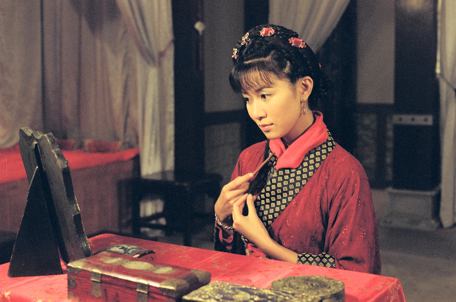 佘詩曼在劇中飾演善解人意的長平公主。（圖／年代提供）