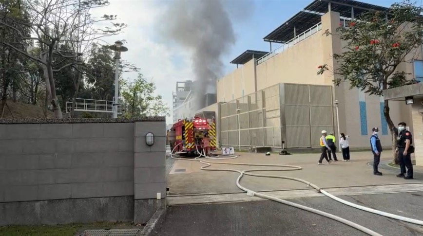 竹科變電所16日下午3時27分發生火警（圖／讀者提供）