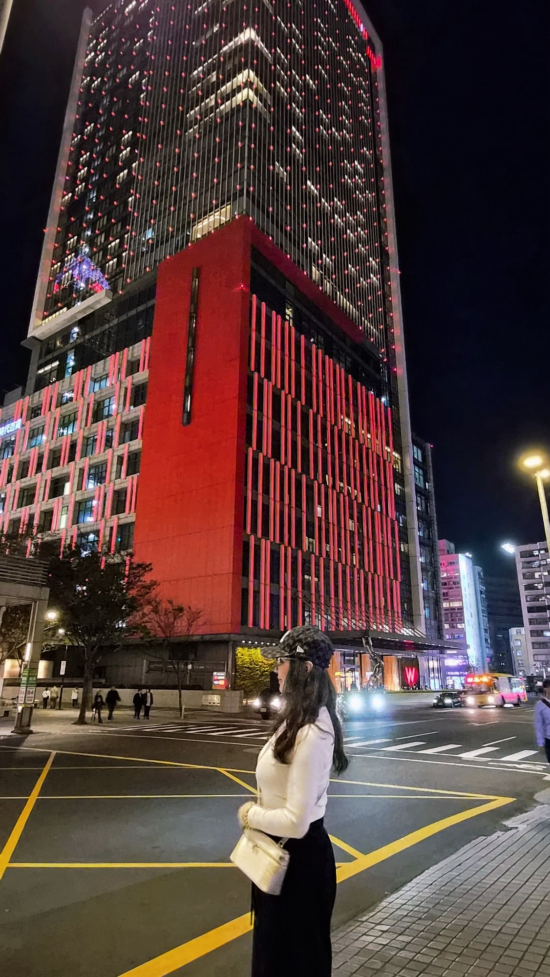 陳美鳳享受信義區的夜晚。（圖／翻攝自陳美鳳 MeiFen臉書）