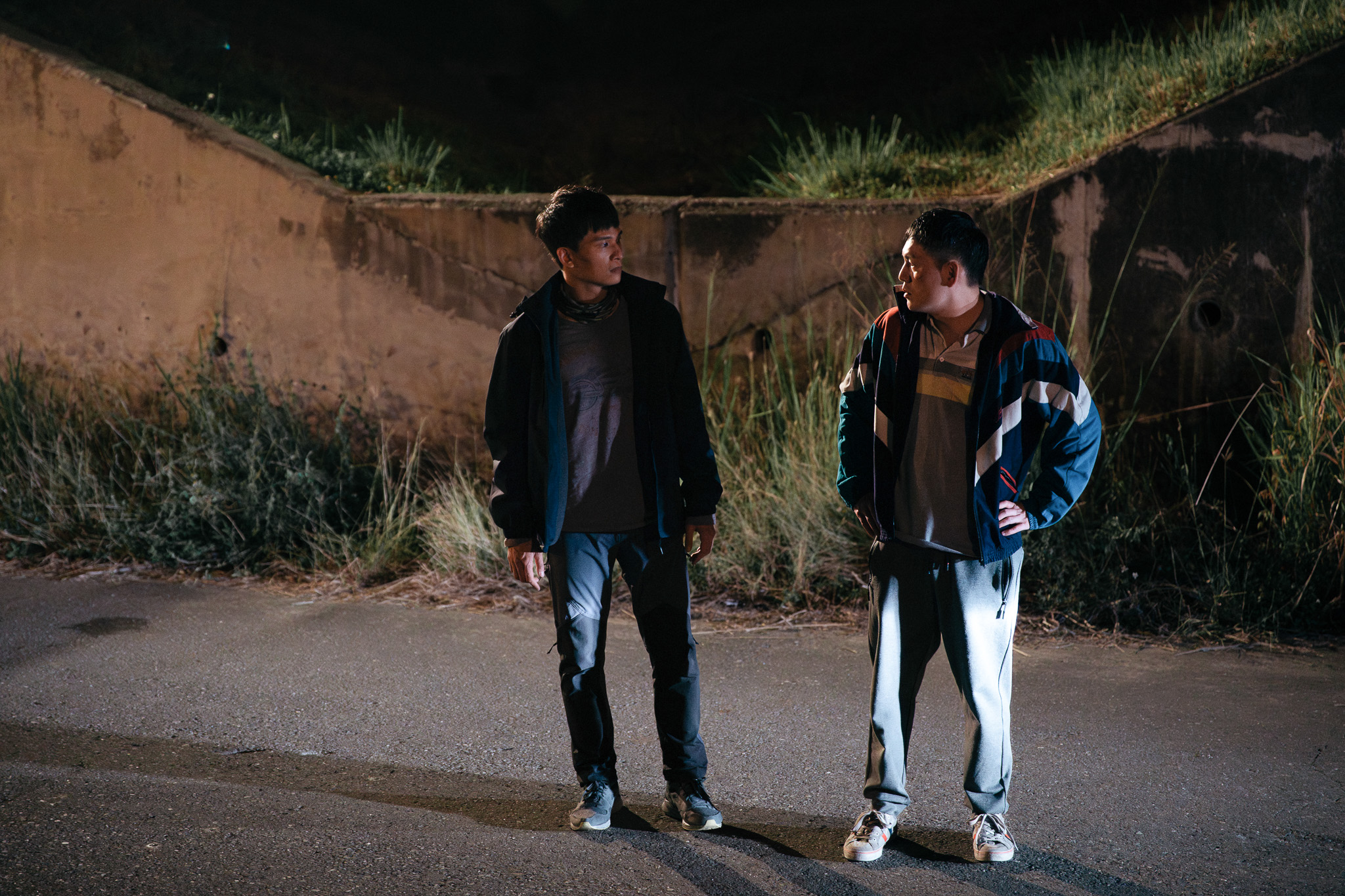 黃奇斌（左）與春風在《死亡賭局》中的「眼技」非常有看頭。（圖／英傑哆影業提供）