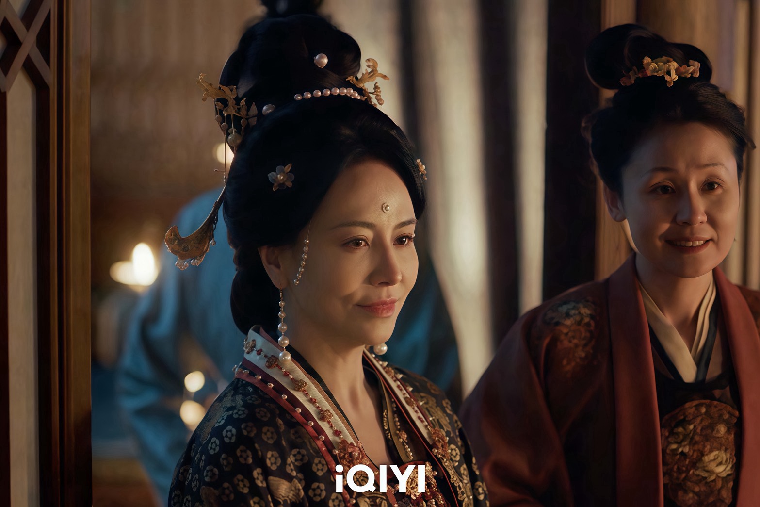 田麗在正夯的古裝劇《逐玉》中飾演「安太后」。（圖／iQIYI國際版提供）