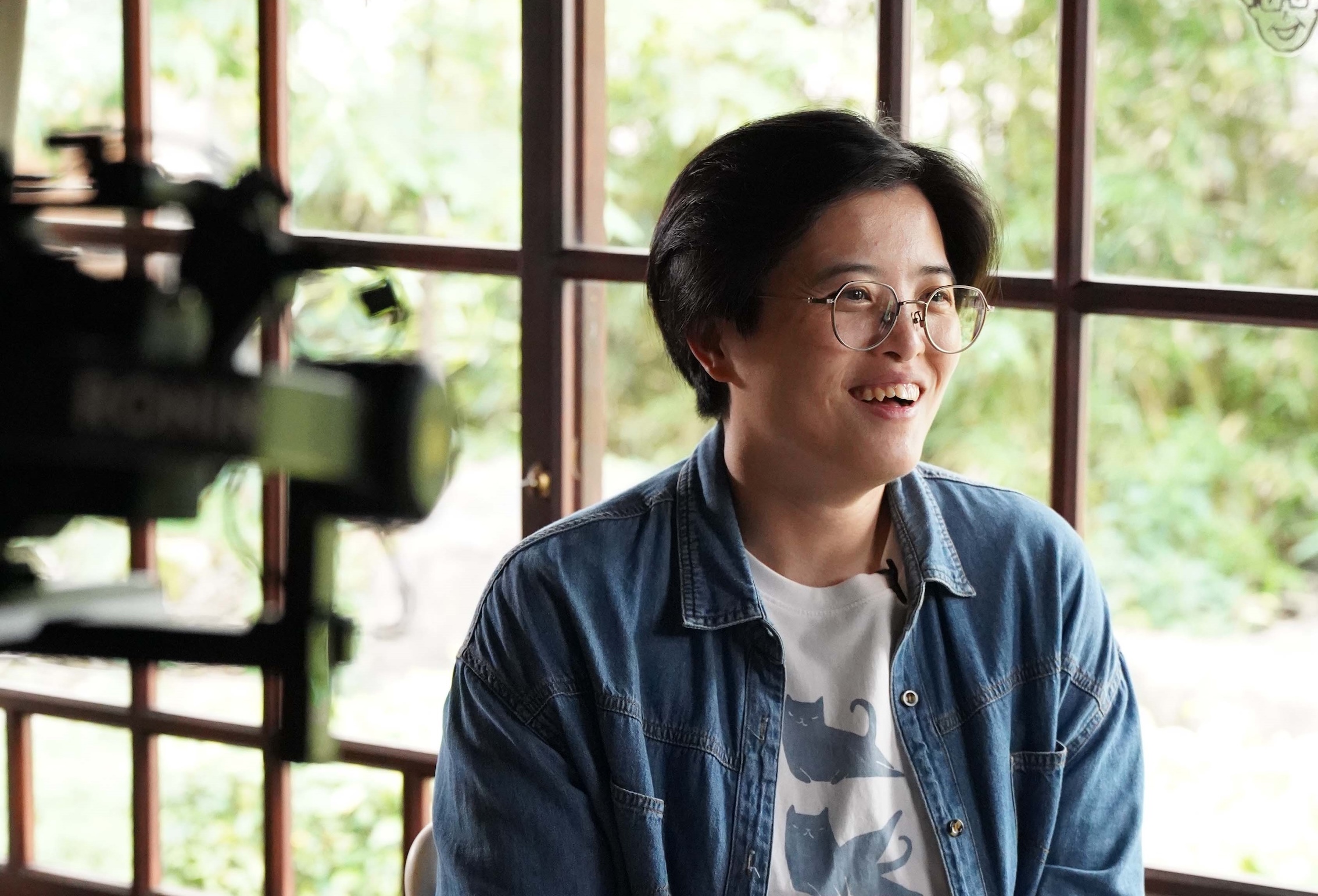 節目跟隨作家楊双子重返她的成長之地臺中。（圖／公視提供）