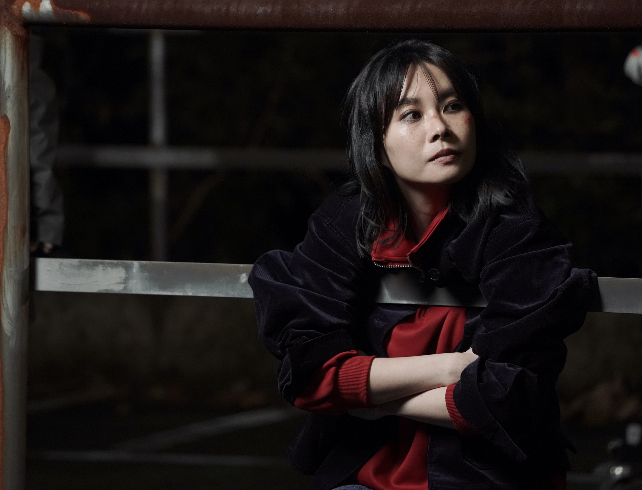 鄭宜農為新歌MV扮帥氣女飛賊，顛覆乖乖牌形象。（圖／邊走邊聽有限公司提供）