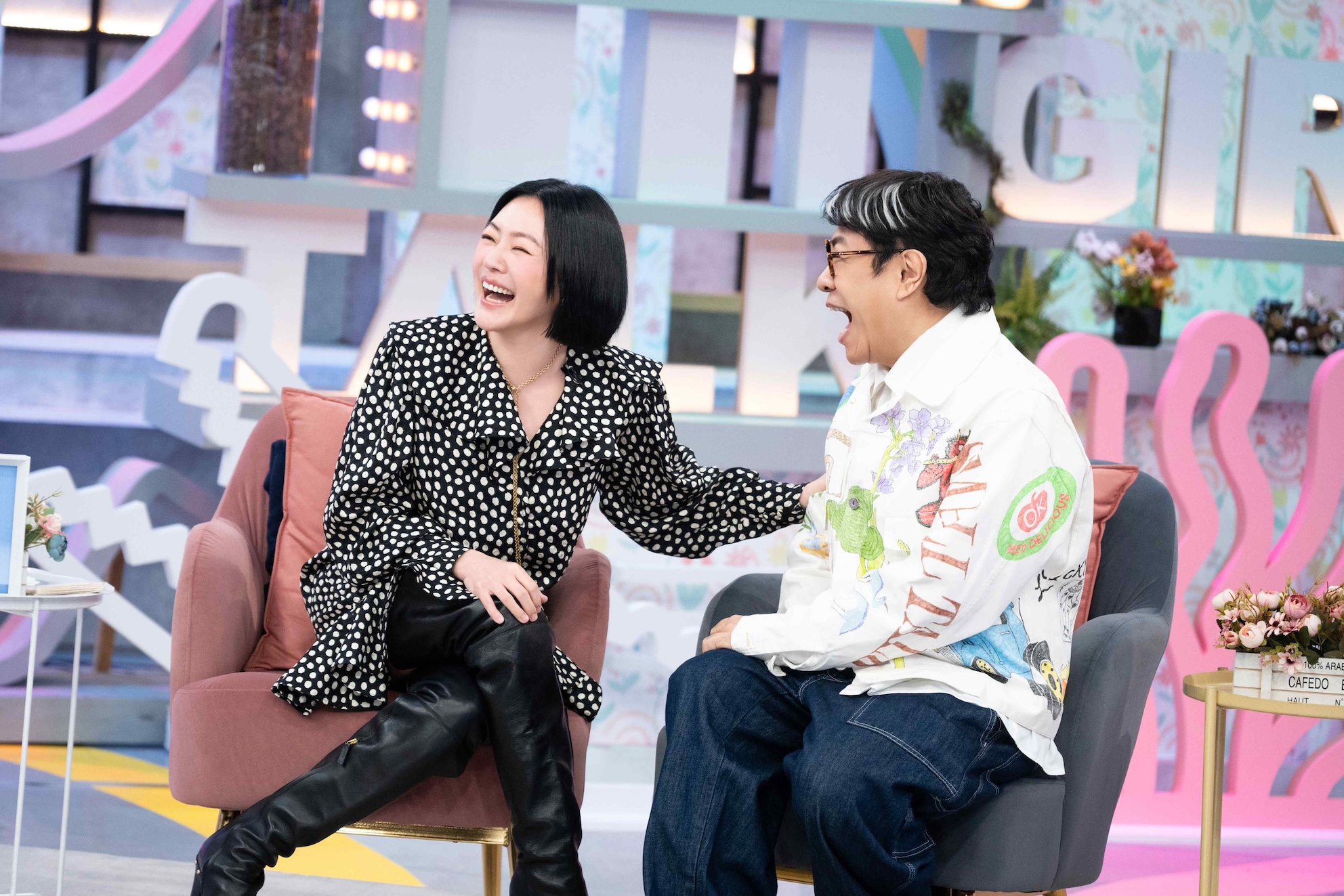 蔡康永（右）笑嗆小S（左）只愁「身材」後台見真身驚嘆：美得動人。（圖／東森提供）