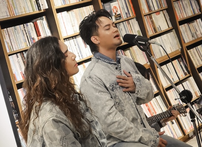 大Q秉洛週末於台中勤美誠品綠園道店舉辦《唱癮》音樂會。（圖／众悅娛樂提供）