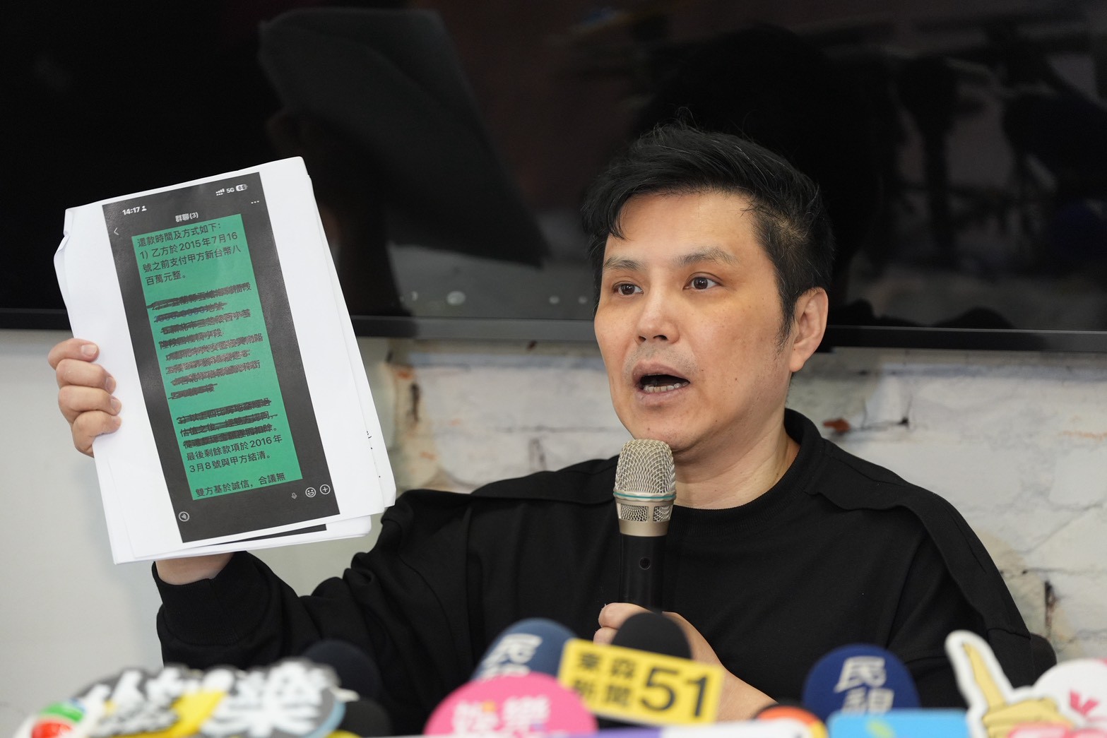 洪誠陽拿出非常多證據。（圖／記者陳明中攝）