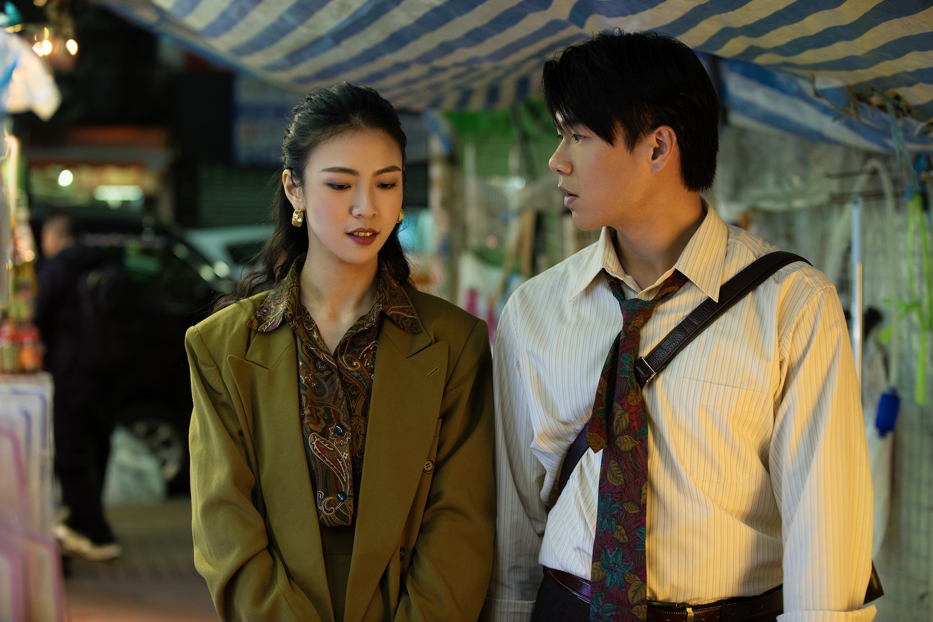 馬士媛（左）、柯煒林演婚外情戲碼。（圖／索尼音樂提供）