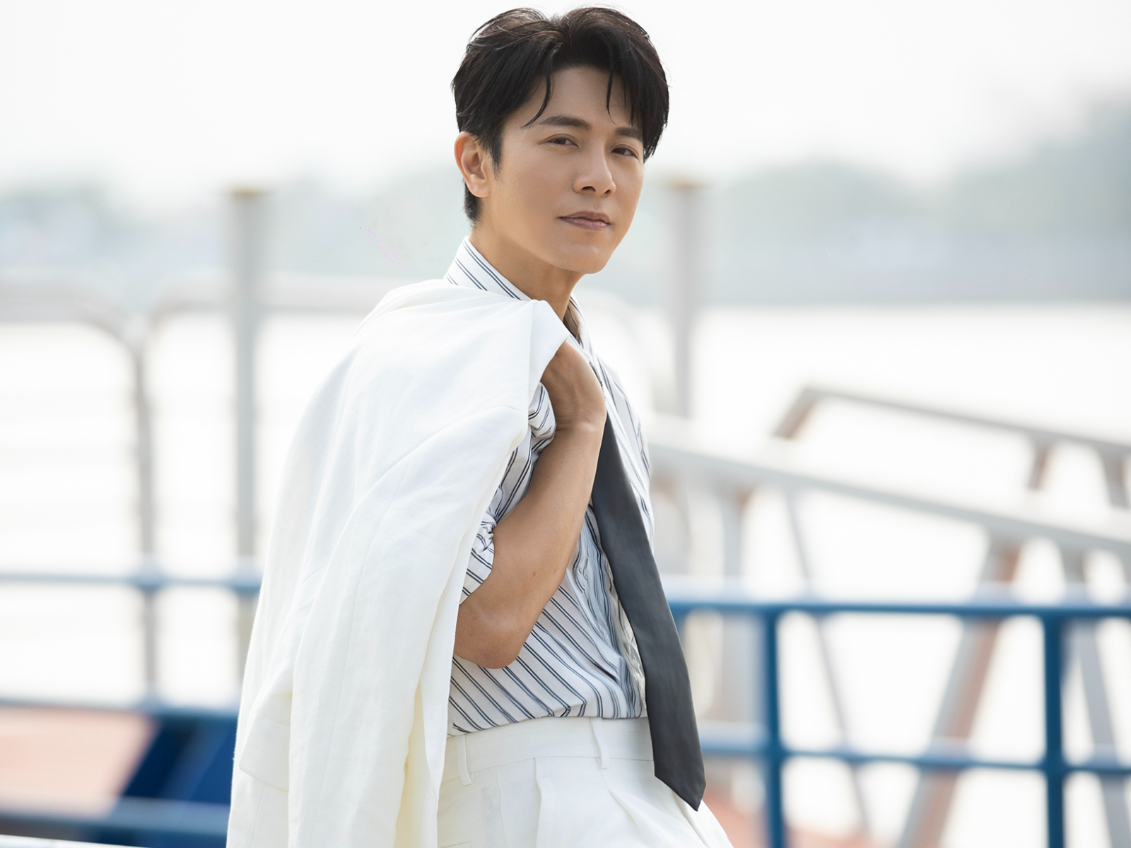 韋禮安拍MV玩瘋了。（圖／索尼音樂提供）