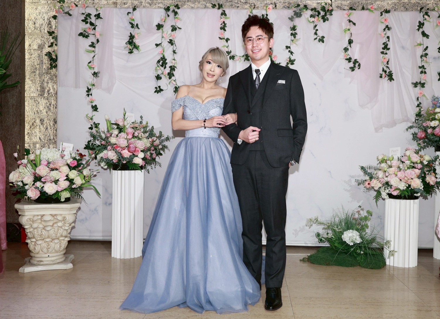 Makiyo（左）和葉澤毅擔任伴娘伴郎。（圖／娛樂中心攝）