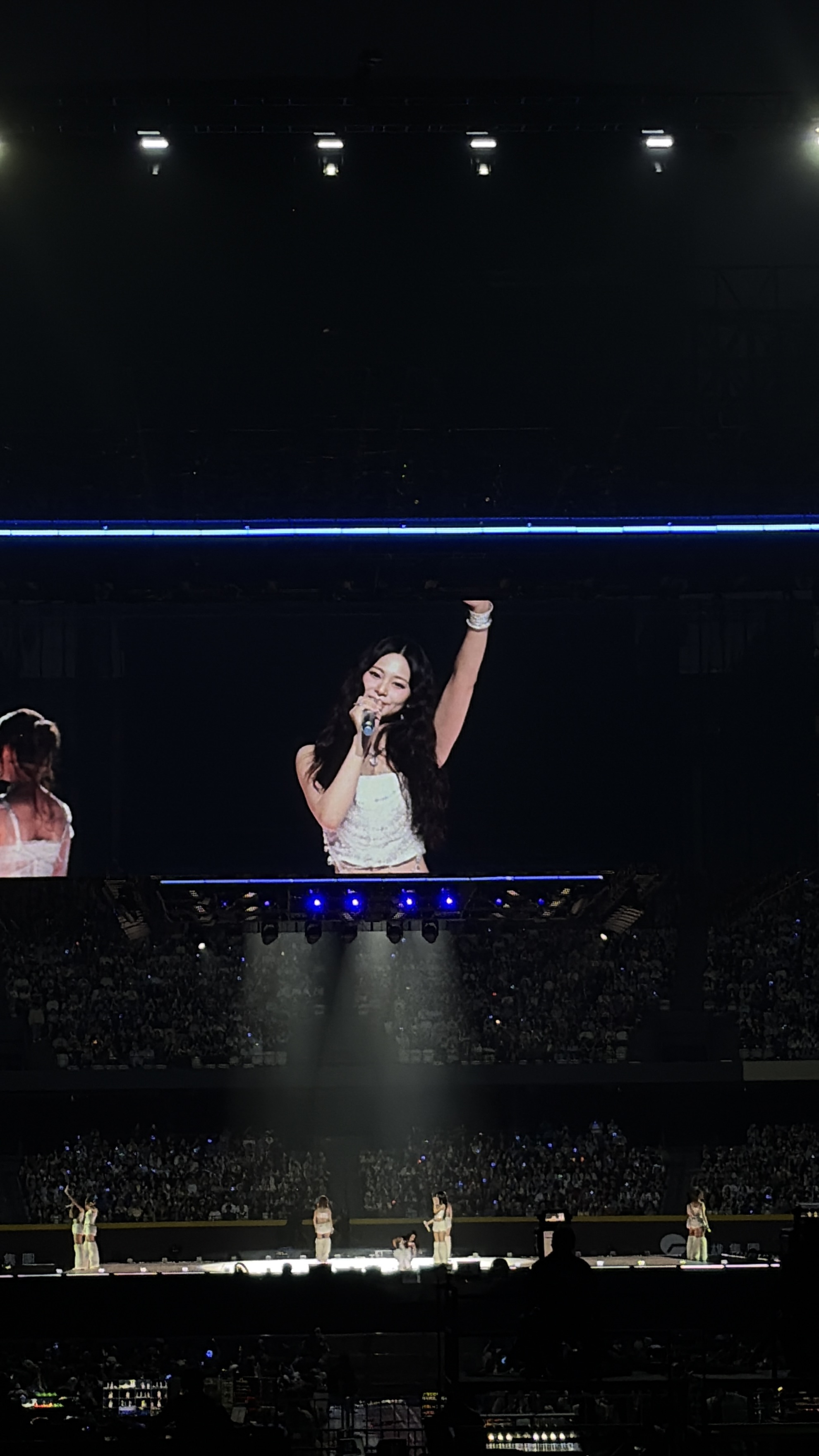 TWICE大巨蛋開唱第三天,台上大秀台語。(圖/讀者提供)