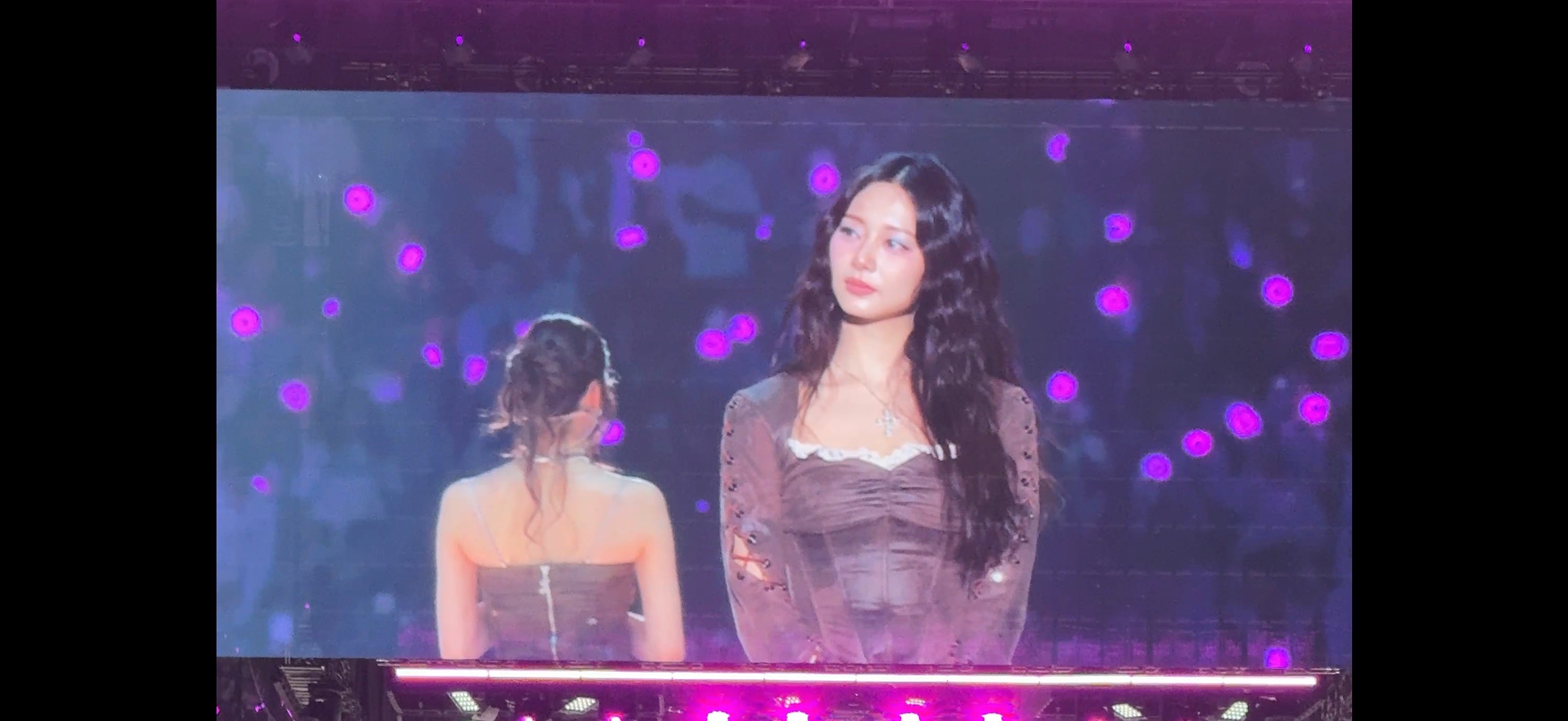 子瑜在演唱會中段突然感性落淚。（圖／讀者提供）