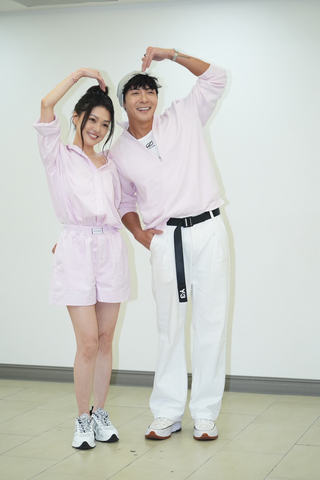 歌手蜜雪、江耀崙化身公益大使募集獨居長者營養餐食。(圖/記者許方正攝)