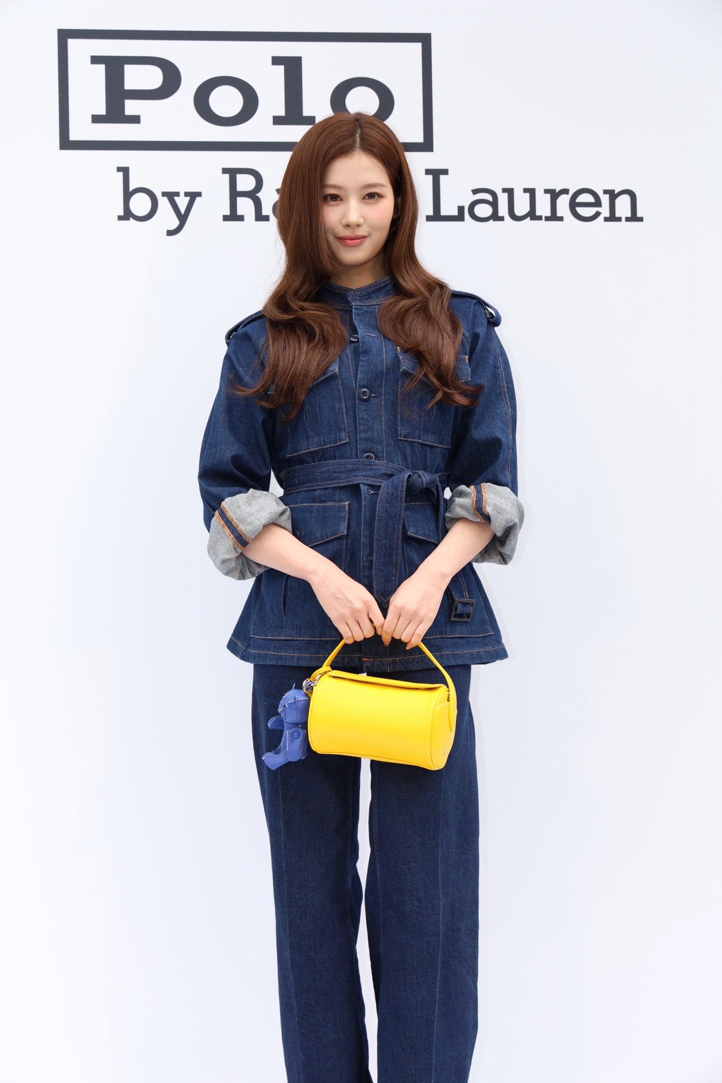 SANA分享自己偏愛棉花糖粉色跟黃色的包款，希望可以拿著去賞花看風景。（圖／娛樂中心）