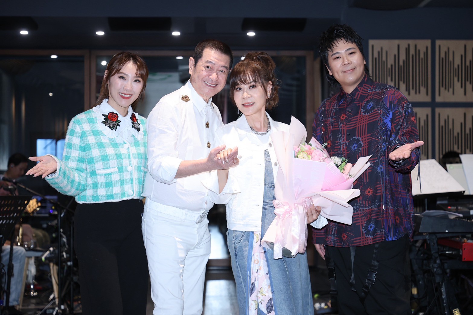 謝晶晶（左起）、蔡小虎、龍千玉、邵大倫開心齊聚。（圖／記者許方正攝）