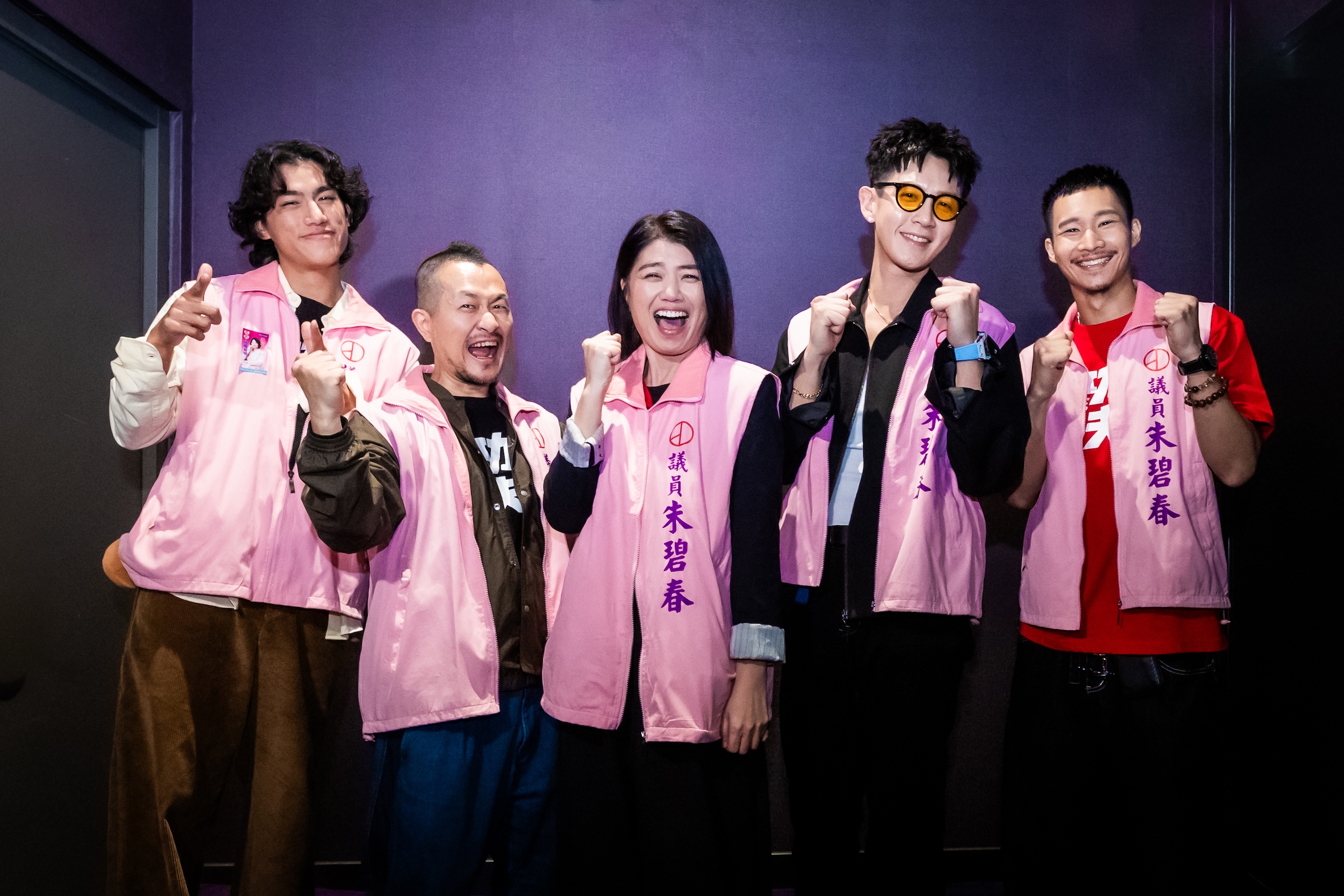 《功夫》主演(左起)朱軒洋、導演九把刀、嚴藝文、柯震東、黃冠智出席映後謝票。(圖/麻吉砥加提供)