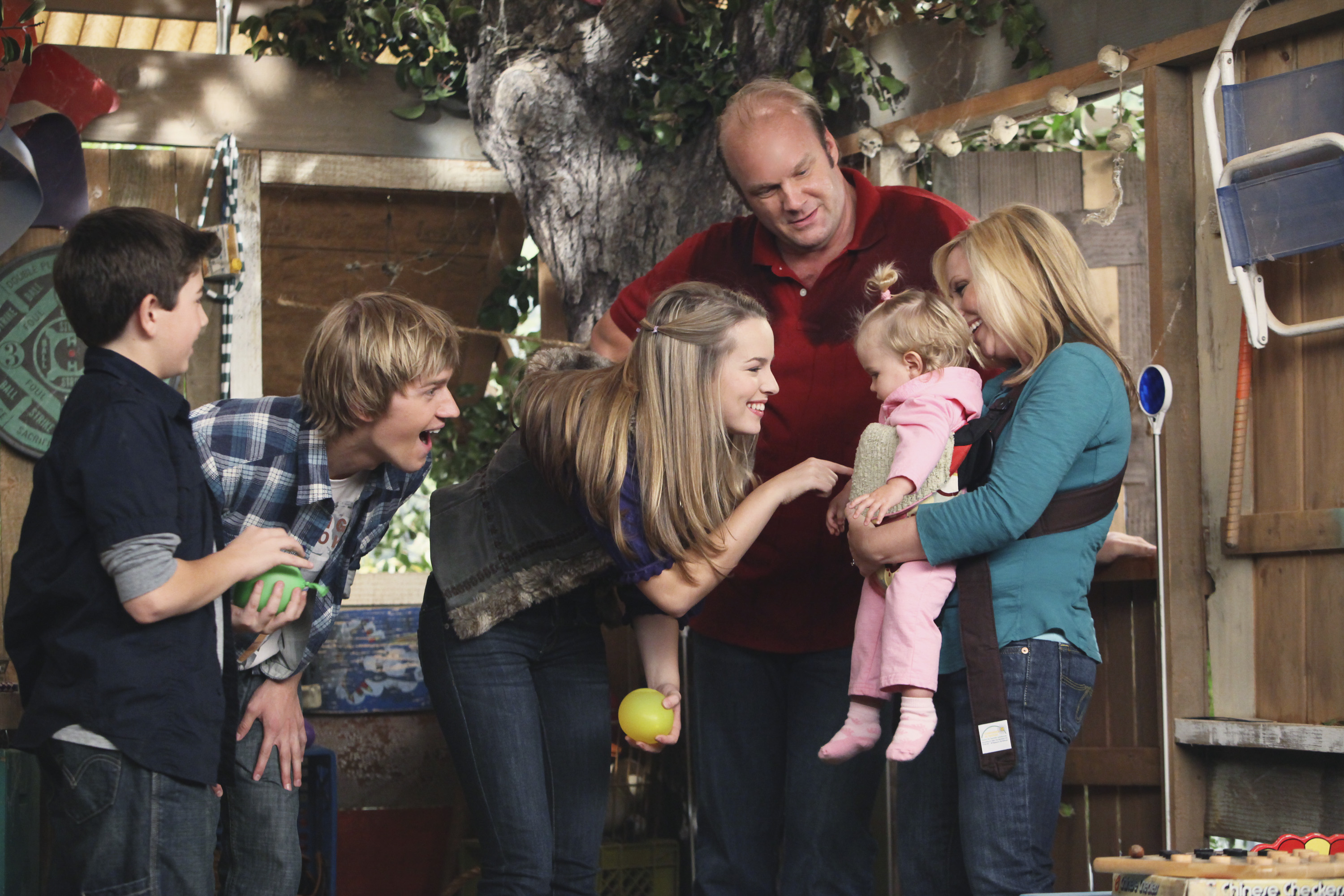 每集結尾那句「Good Luck Charlie」至今仍是許多人心裡最有安全感的聲音。（圖／Disney+ 提供）