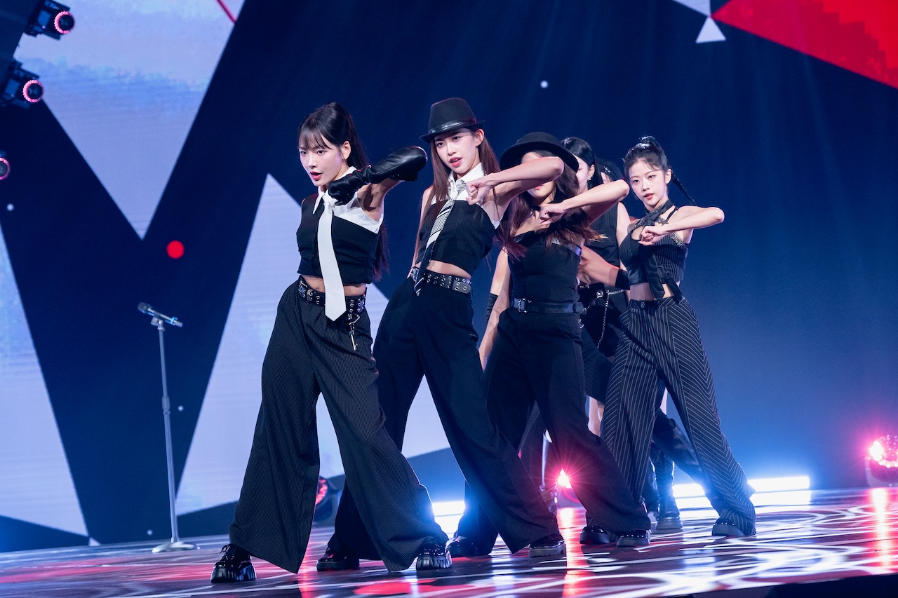 「電豹女」韓籍成員海莉（左）異鄉奮鬥很孤單。（圖／華視提供）