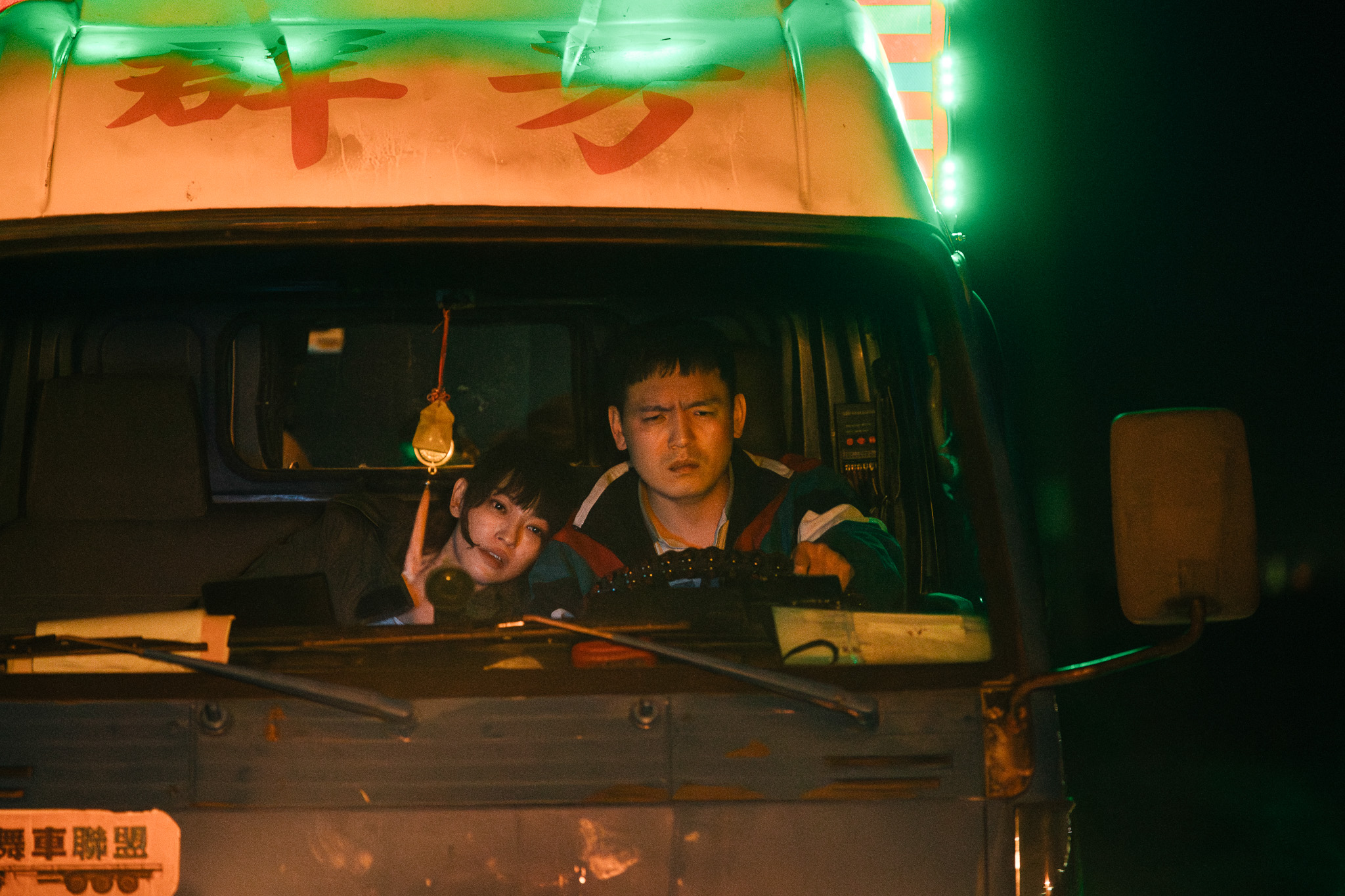 春風在新片《死亡賭局》中跟姚以緹飾演前任情人。（圖／英傑哆影業提供）