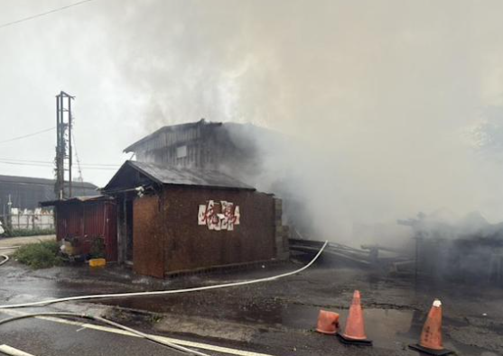 桃園燒烤店大火。（圖／翻攝畫面）