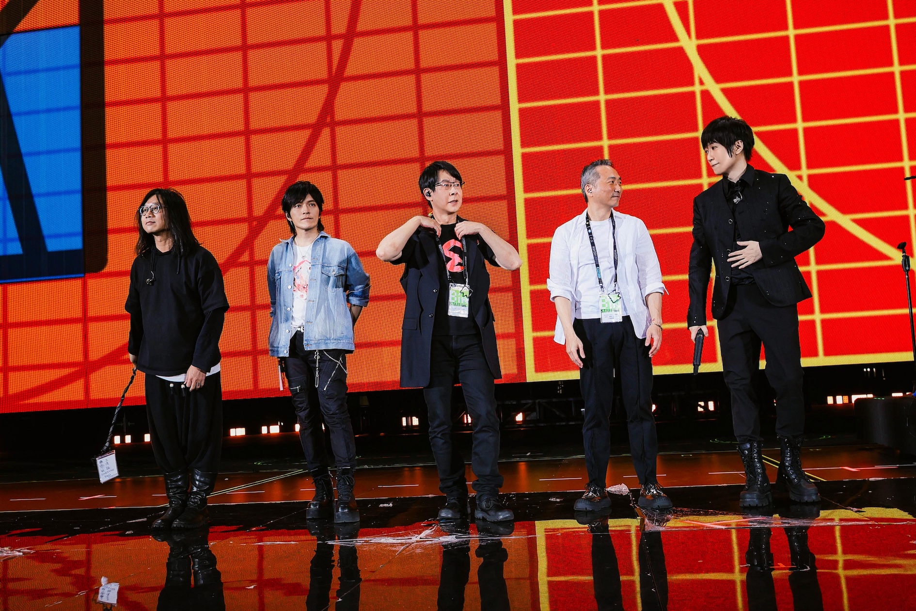 五月天表達抱歉並致以最誠摯的歉意,阿信也在台上再度道歉。(圖/相信音樂提供)