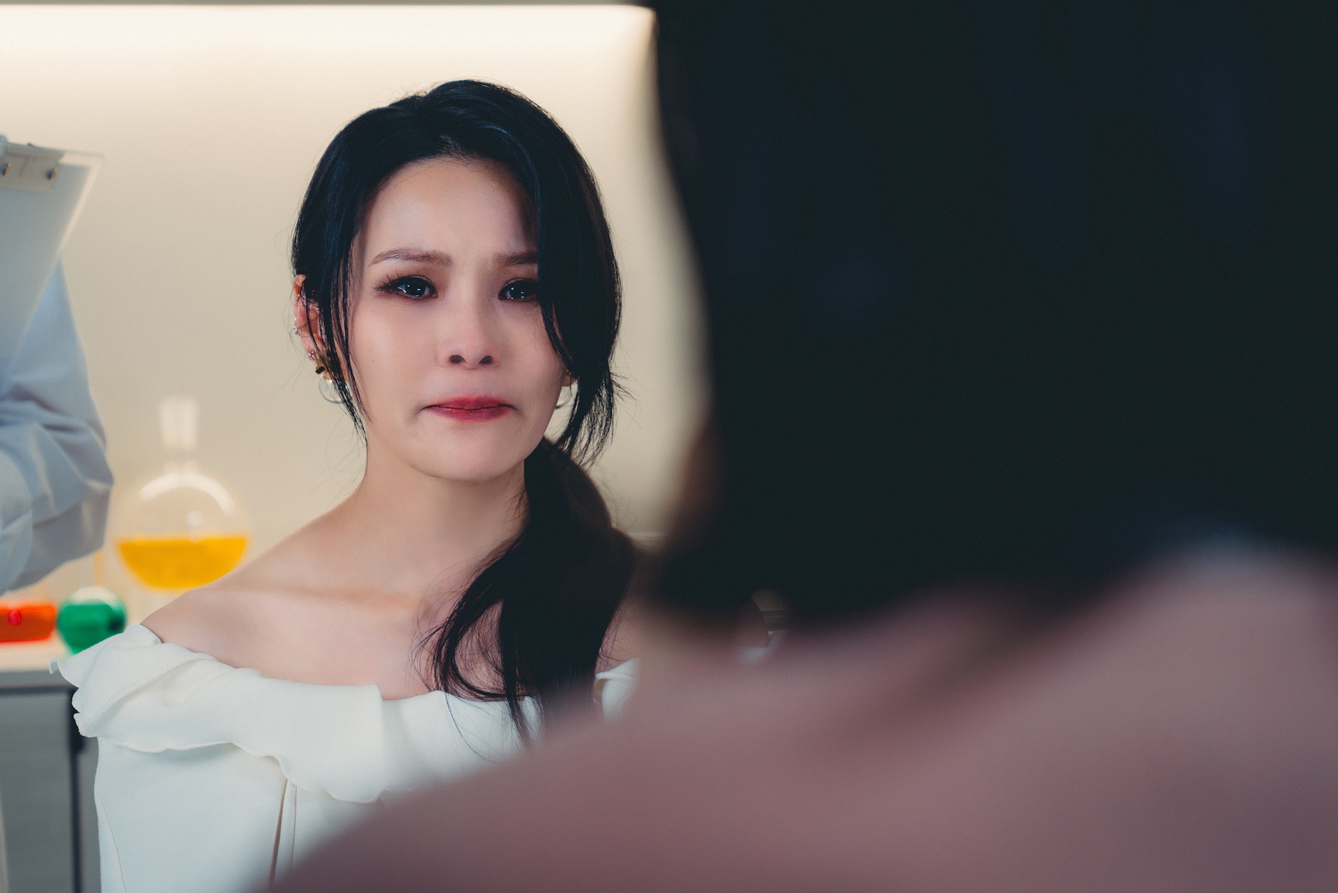 周蕙在〈感性生物〉MV中，有濃厚情緒戲。（圖／群石國際提供）