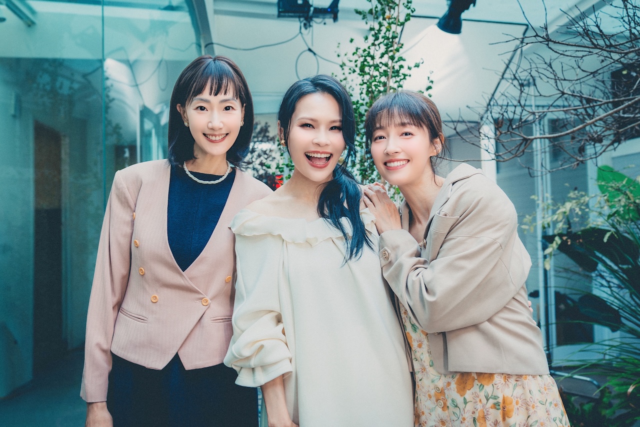 周蕙（中）邀好友陸明君（左）和田中千繪演出MV。（圖／群石國際提供）