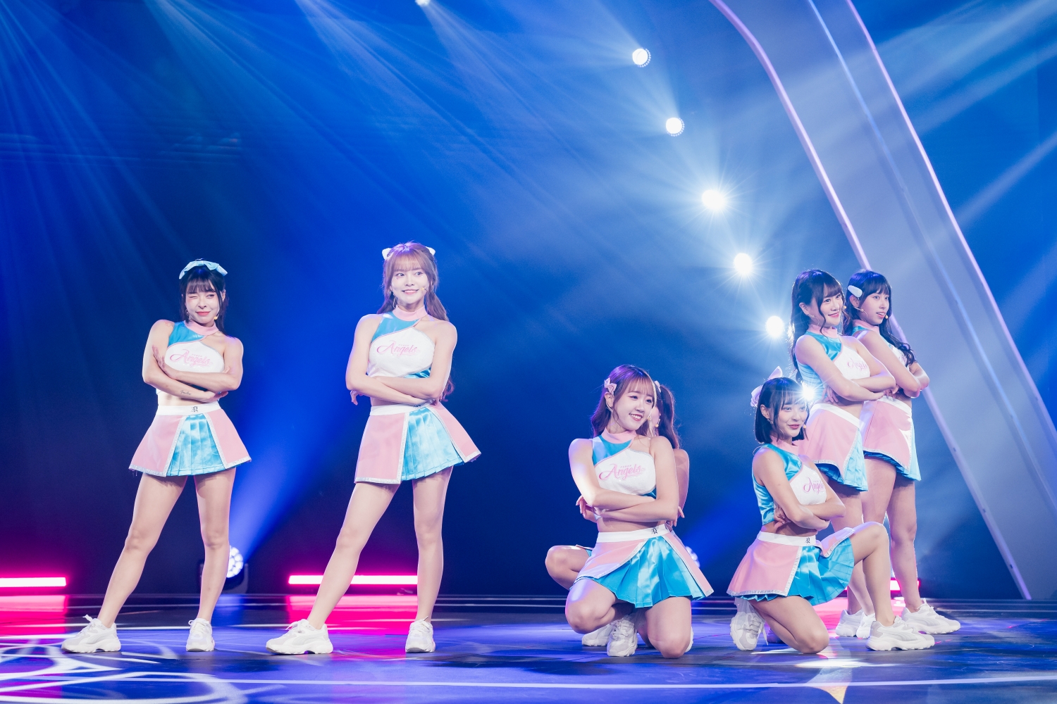 緯來原創《宇宙啦啦隊》富邦悍將啦啦隊帶來經典的「32撞」。（圖／緯來電視網提供）