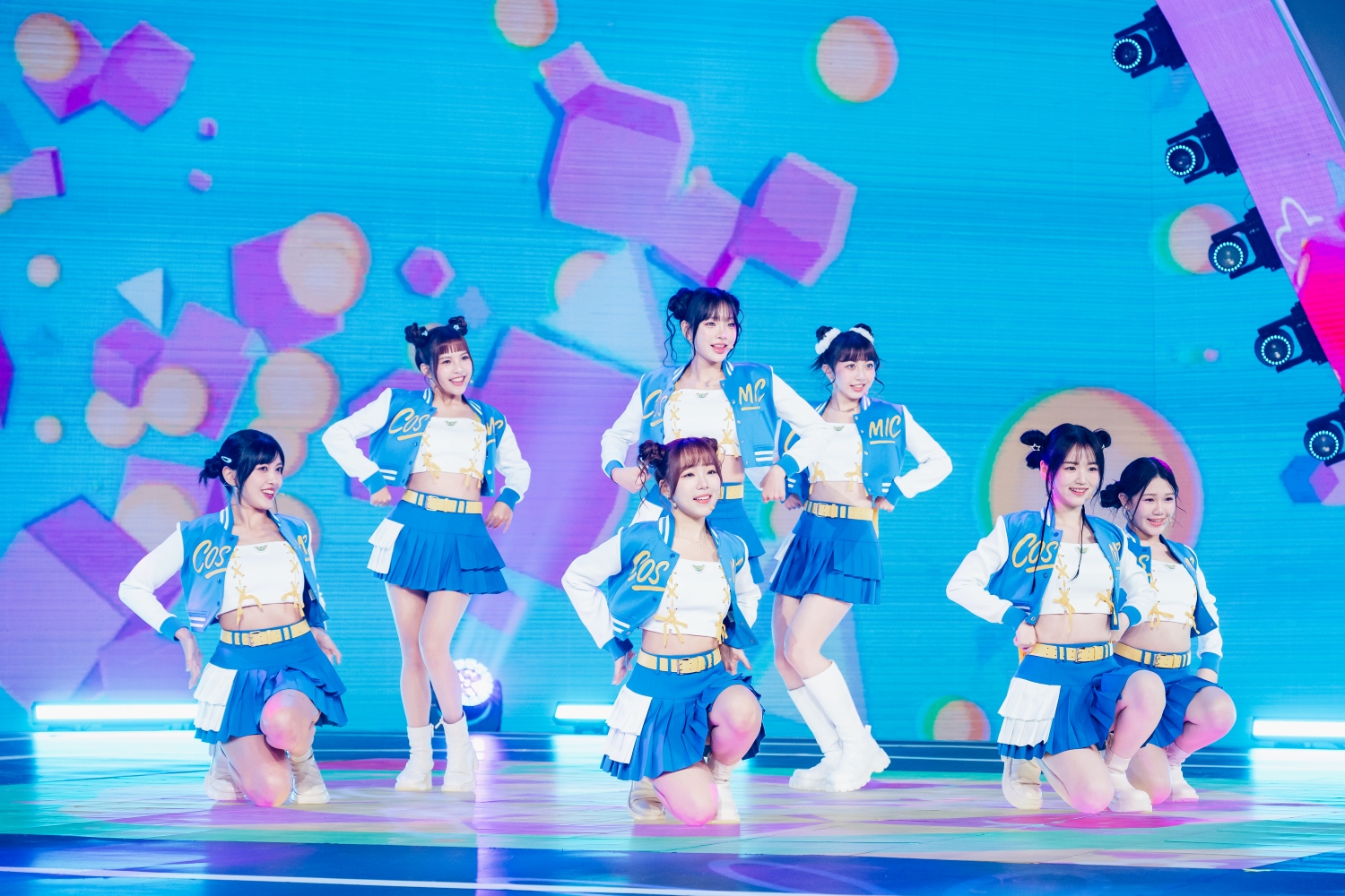 緯來原創《宇宙啦啦隊》成員們火力全開挑戰中職啦啦隊應援歌曲。（圖／緯來電視網提供）