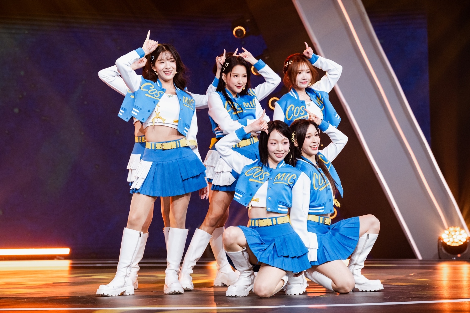 緯來原創《宇宙啦啦隊》成員們火力全開挑戰中職啦啦隊應援歌曲。（圖／緯來電視網提供）